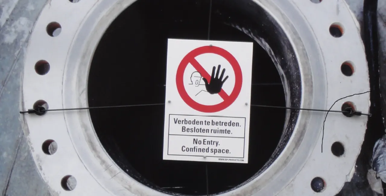 Manhole protector sign for clear hazard communication